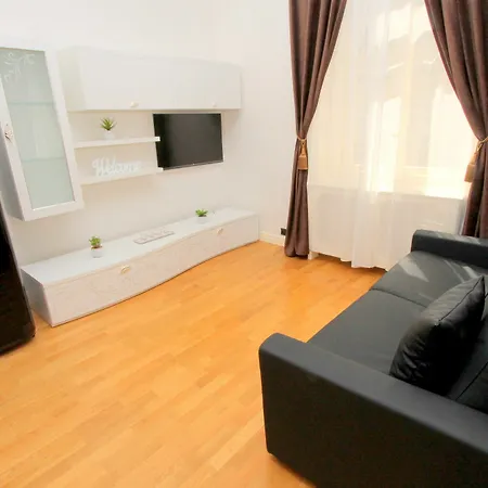 Luxury Krocinova * براغ